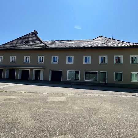 Ferienwohnung Wohnen An Der Voeckla Vocklamarkt Exterior foto